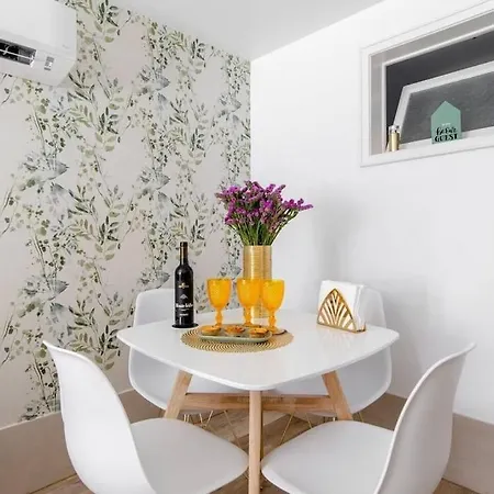 With Terrace In Historic Grace Building With Free Mobile Wifi * Lizbona