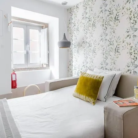 With Terrace In Historic Grace Building With Free Mobile Wifi * Lizbona
