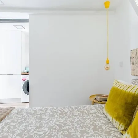With Terrace In Historic Grace Building With Free Mobile Wifi * Lisboa